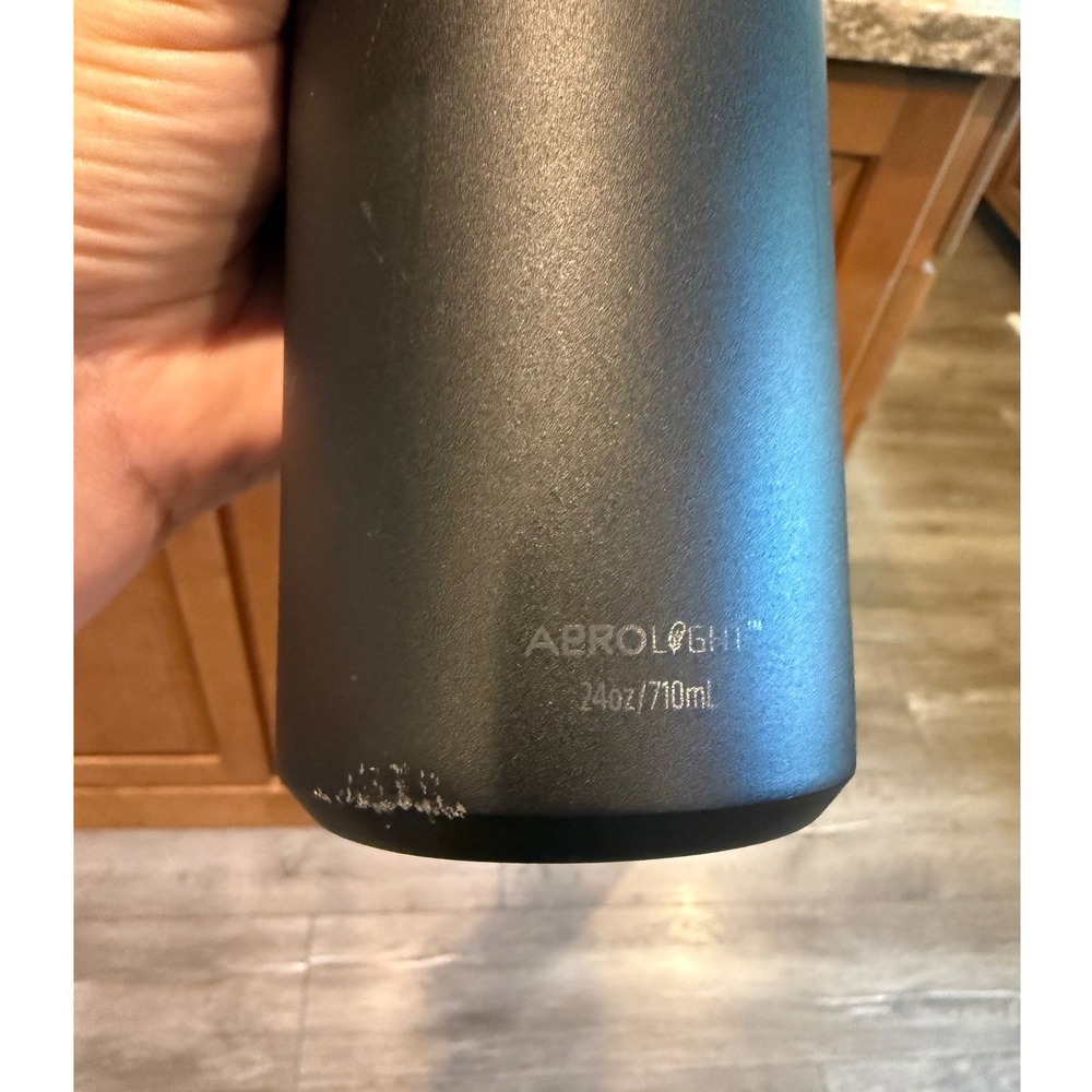 Stanley IceFlow AeroLight Fast Flow 24 oz Water Bottle Black 10-11287-008 - Picture 5 of 8
